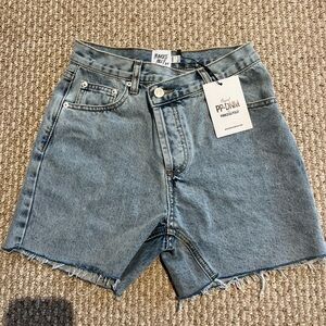 NWT Princess Polly Denim Asymmetrical Waistband Cutoff Shorts Sz 2 (fits as 0)